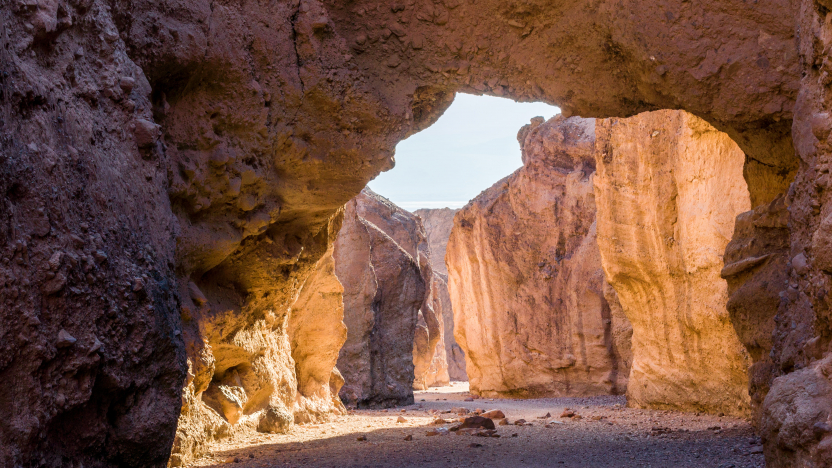 marque geographique_Natural bridge, Death Valley, CA, USA